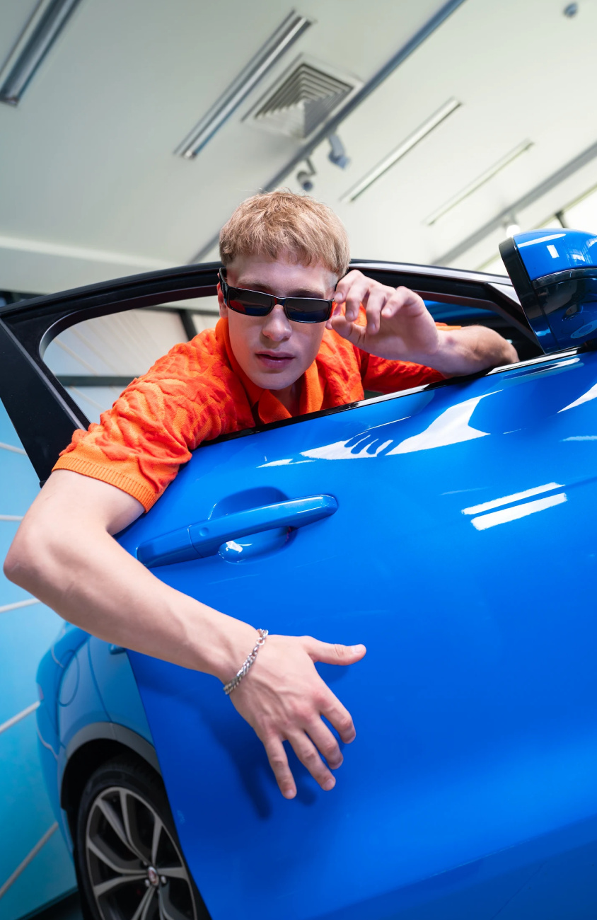 Оклейка салона мобильный баннер